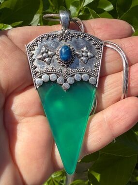 VINTAGE 925 STERLING SILVR GREEN AGATE LAPIS LARGE SHIELD SHAPE PENDANT NECKLACE